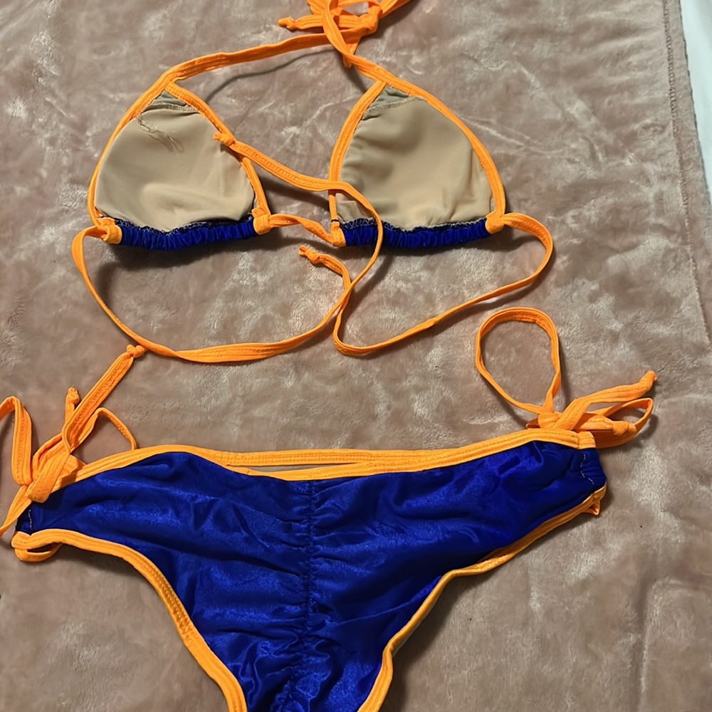 Bikini - Picture 2 of 2